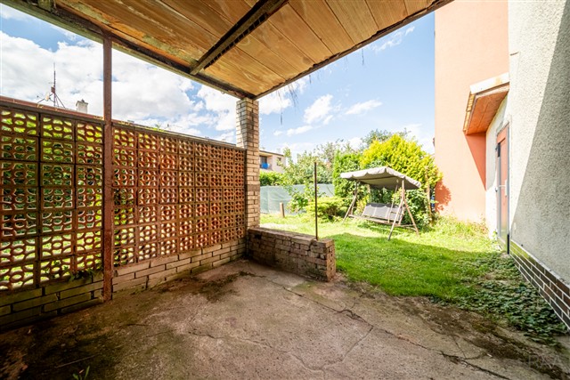 prostor pod terasou+zahrada [6/32]