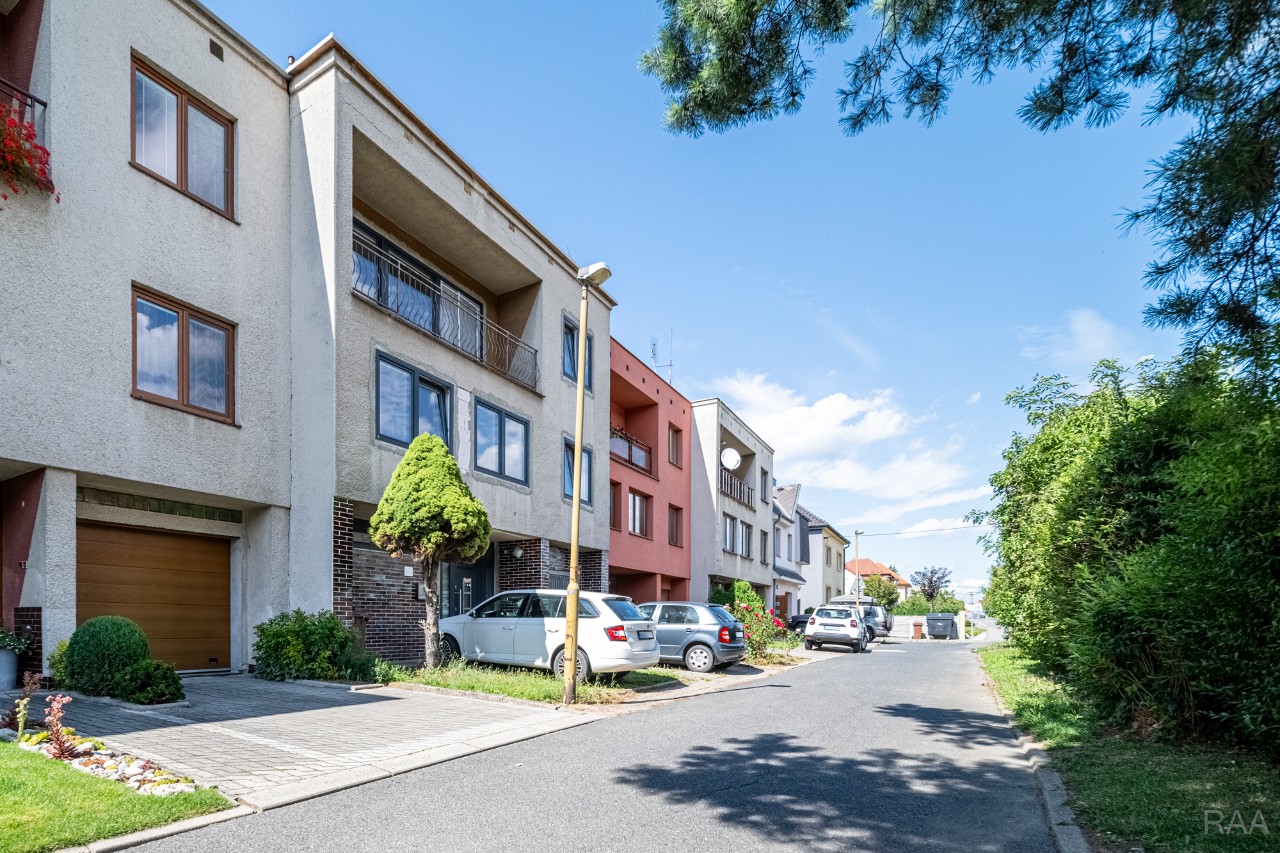 pohled na dům z ulice [1/32]